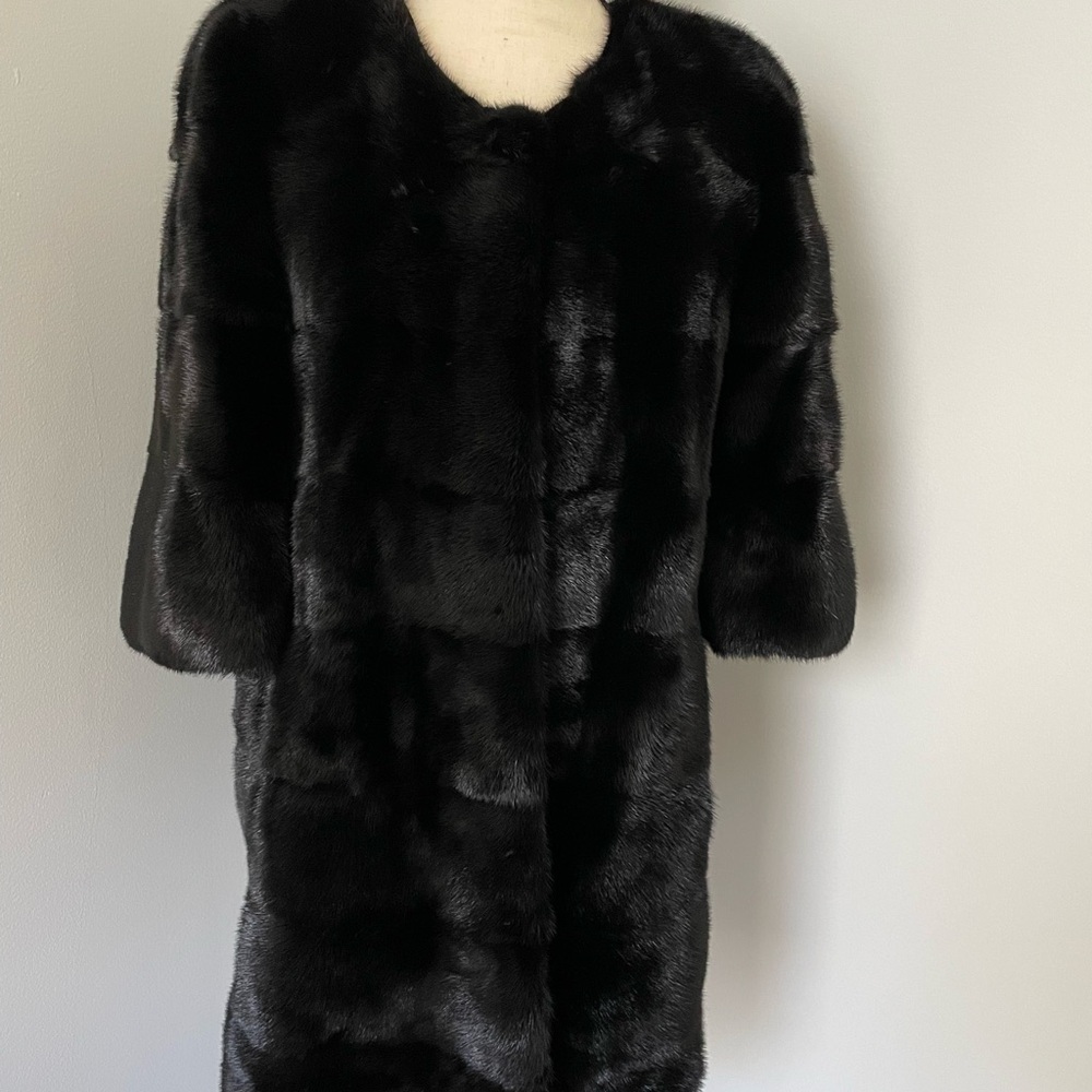 Stylish modern mink coat - Picture 7 of 12